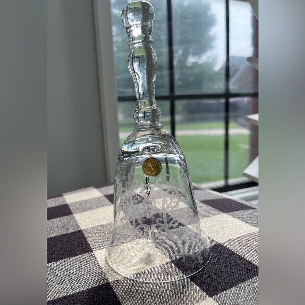 Etched Romanian Crystal Bell EUC ❤️
